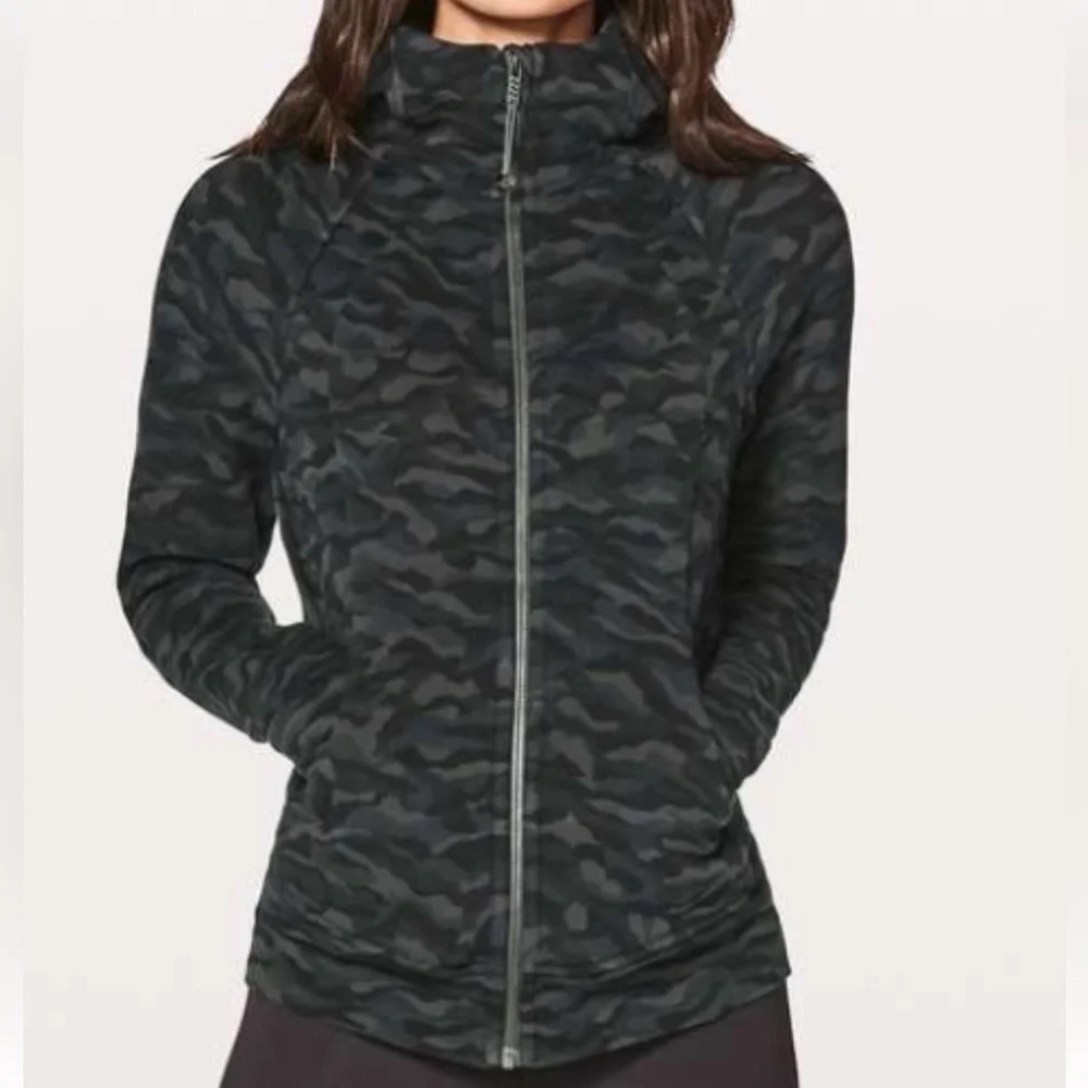 Lululemon scuba Hoodie light cotton fleece camo deep coal size 2 PTP 14.5” EUC